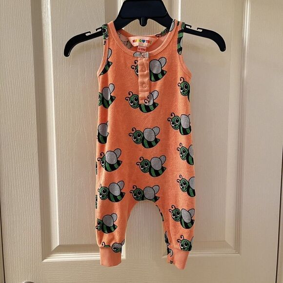 Hugo Loves Tiki Peach Bee Romper Jumpsuit Terry Cloth Size 6-12 Months - Picture 1 of 10